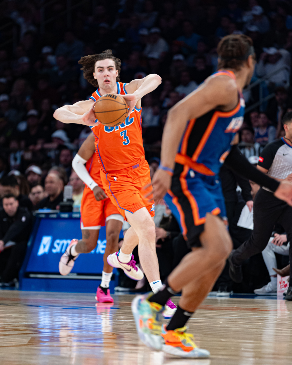 爵士客场大胜雷霆,战绩再跻身西部前四的简单介绍 爵士客场大胜雷霆,战绩再跻身西部前四的简单介绍