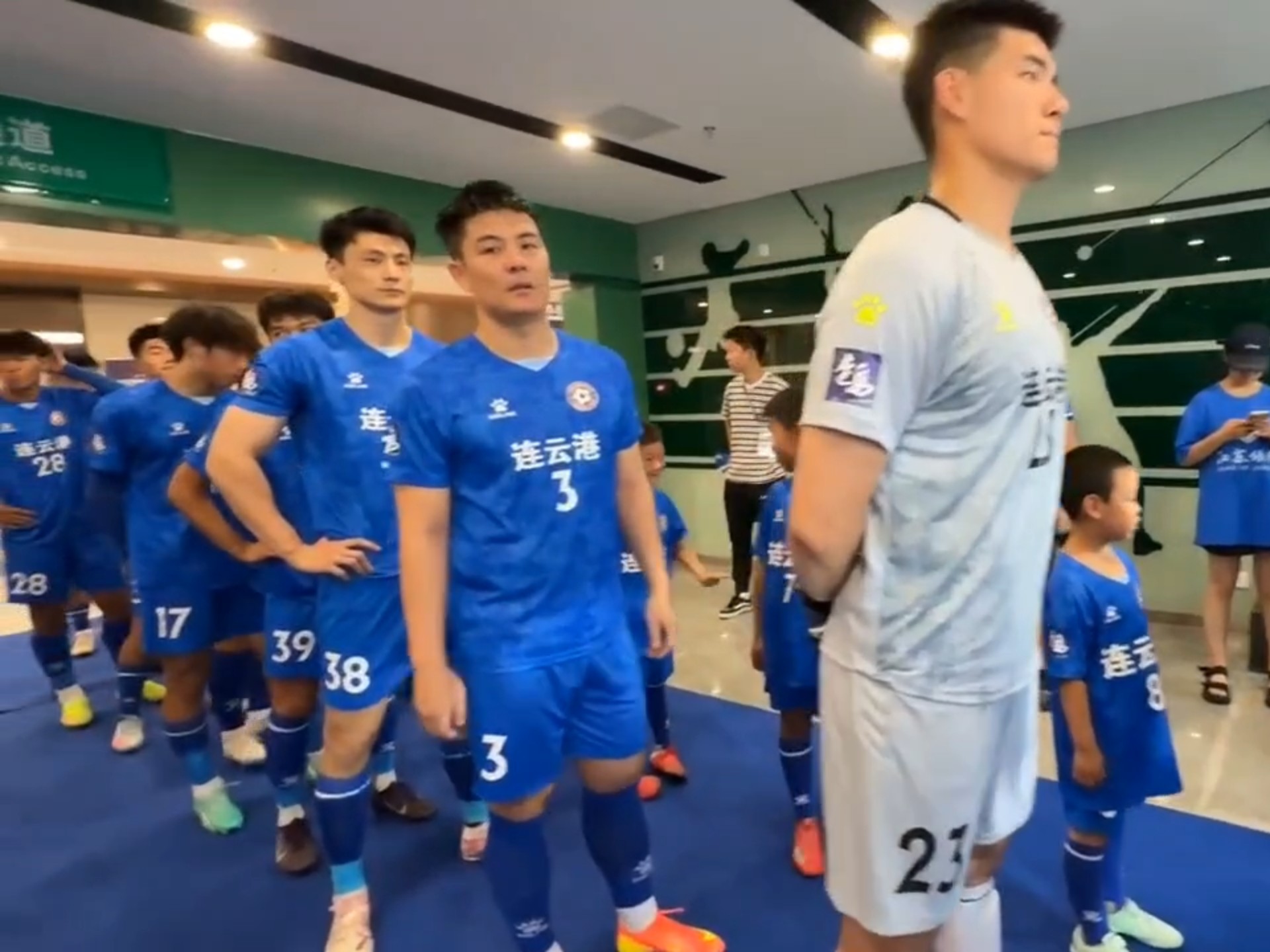 足球联赛最新局势:备战中的球队士气高涨的简单介绍 足球联赛最新局势:备战中的球队士气高涨的简单介绍