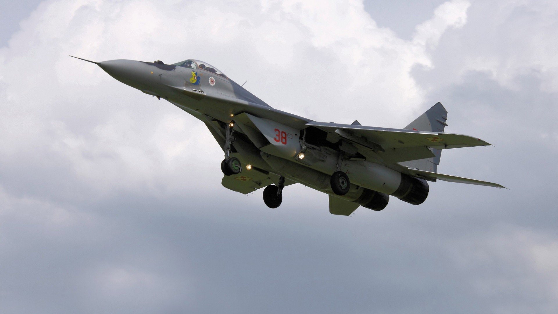 北欧天空下的日本风暴，富安健洋在丹麦对阵皇家社会的攻防统治