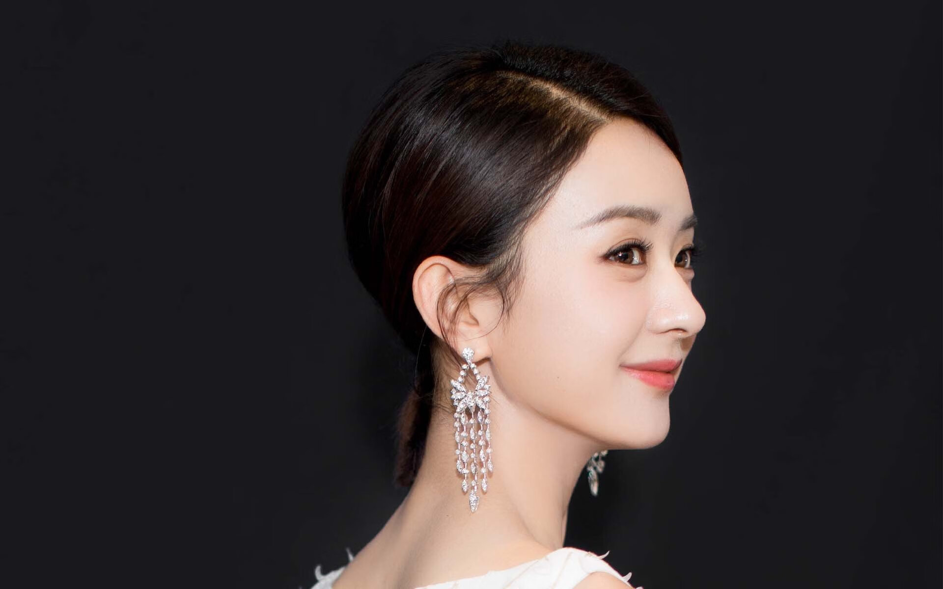 蓝色豪门失色之夜，尼日利亚火山喷发，萨内铁锁封喉