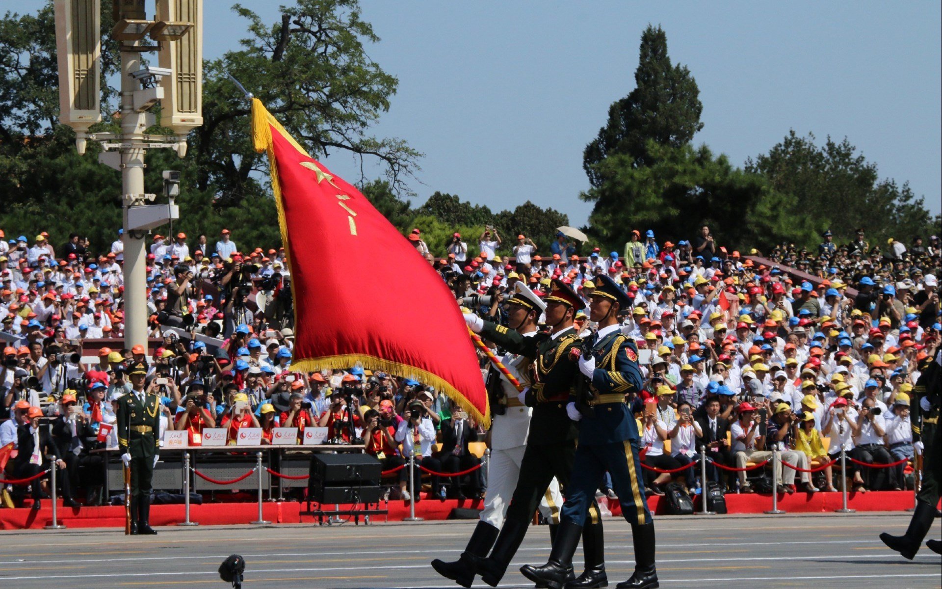 门迪一扑定乾坤，英格兰在沉闷压制中险胜阿尔及利亚